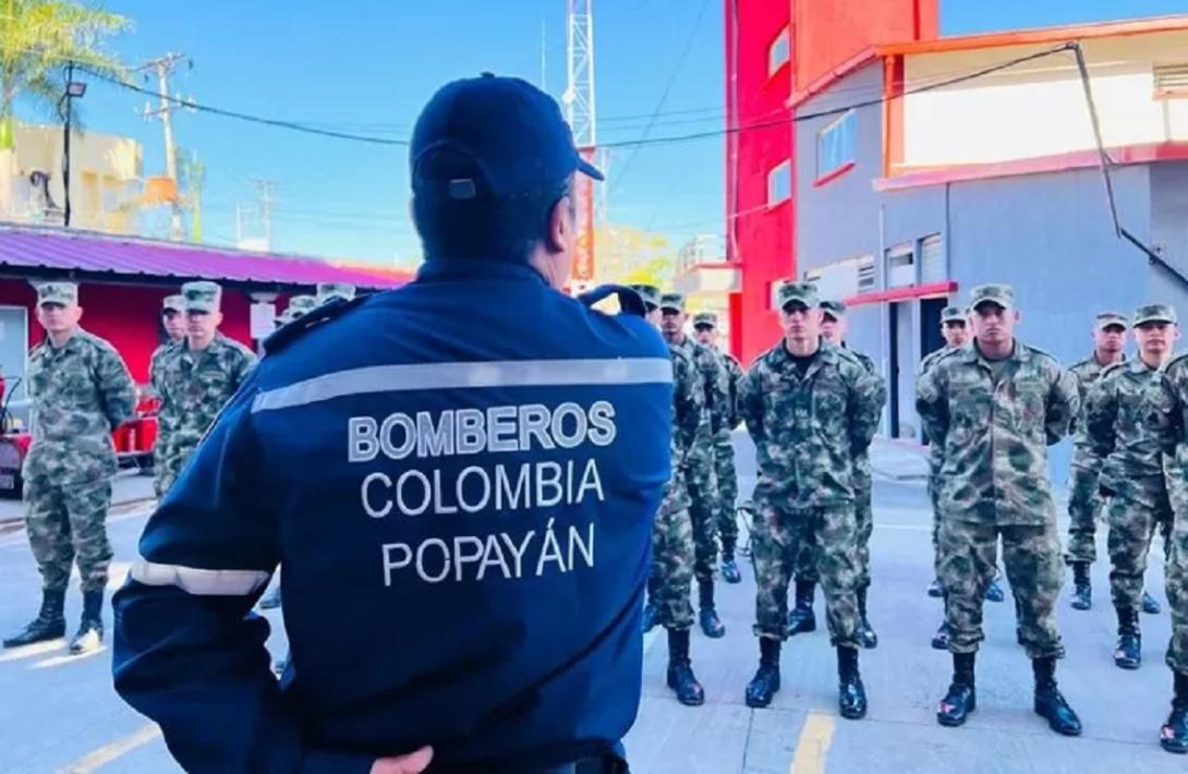 cogfm-ejercito-nacional-un-peloton-apoya-cuerpo-de-bomberos-popayan-12.jpg