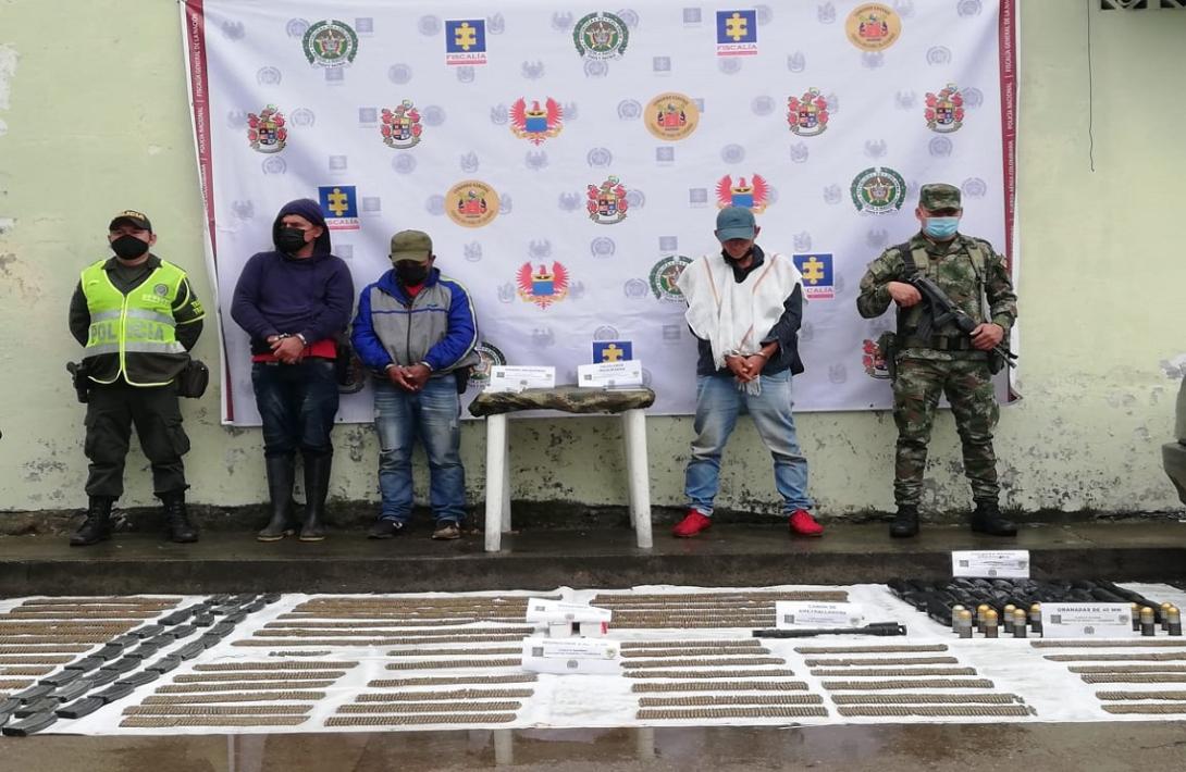 cogfm-ejercito-nacional-y-policia-incautan-municion-y-explosivos-neutralizando-planes-terroristas-en-el-huila-09.jpg