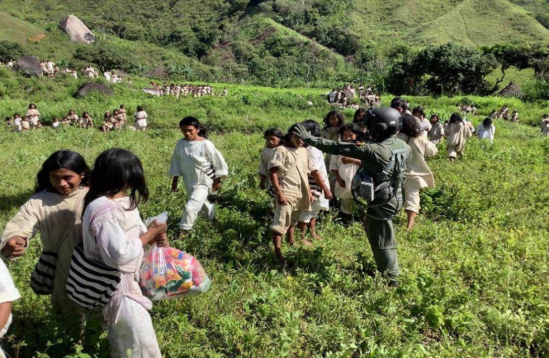 cogfm-fuerza-aerea-colombiana-lleva-ayuda-humanitaria-a-comunidad-kogui-29.jpg