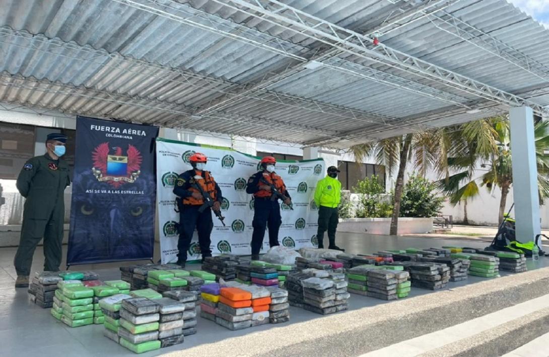 cogfm-fuerza-aerea-colombiana-lucha-contra-narcotrafico-mar-caribe-07.jpg