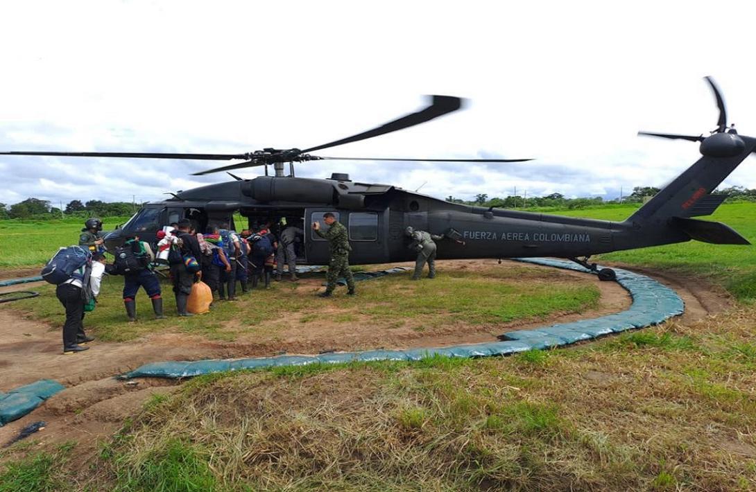 cogfm-fuerza-aerea-colombiana-operacion-esperanza-transporte-indigenas-24.jpg