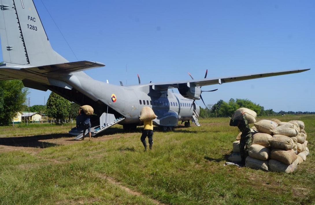 cogfm-fuerza-aerea-colombiana-transporte-cacao-cumaribo-vichada-hacia-bogota-09.jpg