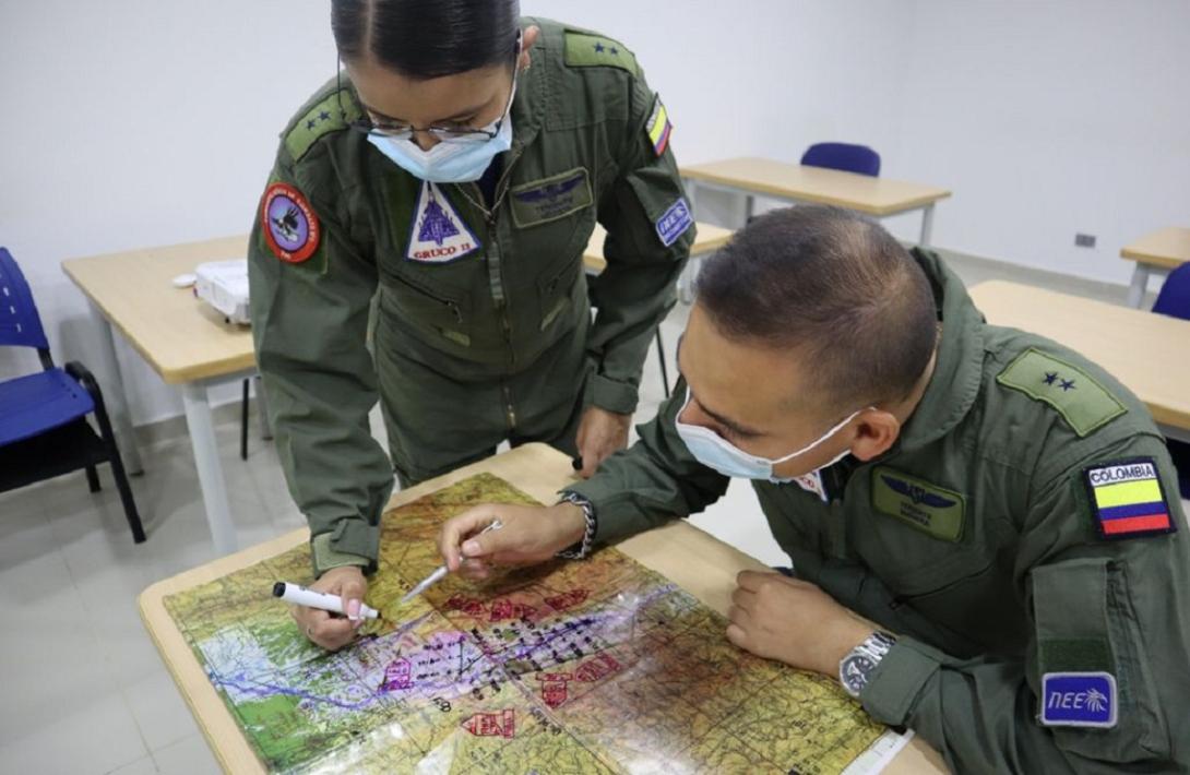 cogfm-fuerza-aerea-colombiana-una-narinense-es-la-primera-mujer-navegante-instructuro-de-su-fuerza-aerea-colombiana-23.jpg