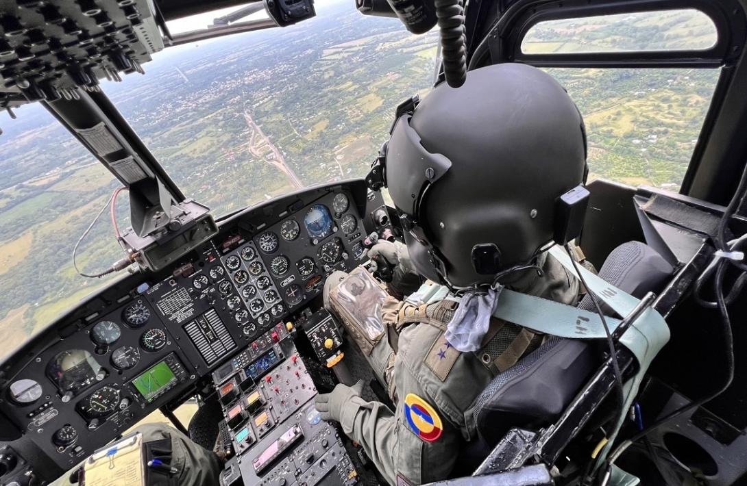 cogfm-helicopteros-de-fuerza-aerea-colombiana-custodian-el-retorno-a-casa-de-los-viajeros-del-centro-del-pais-21.jpg