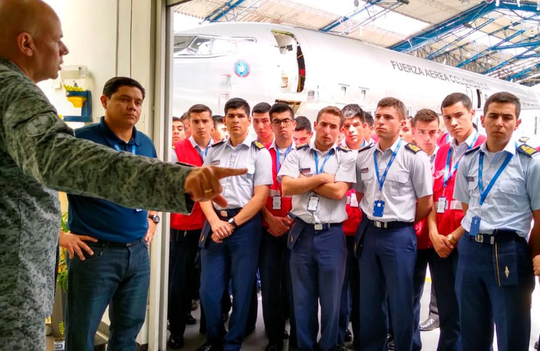 cogfm-visita-fuerza-aerea-chilena-en-colombia.jpg