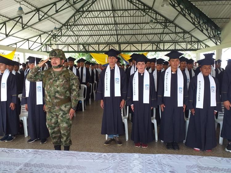 cogfm_soldados_se_graduan_como_bachilleres.jpg