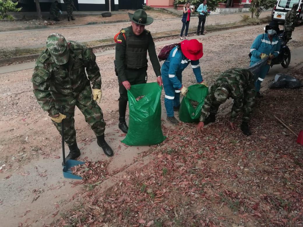 foto_01._ejercito_nacional_une_esfuerzos_con_la_comunidad_de_tame_para_lograr_el_embellecimiento_de_parques.jpeg