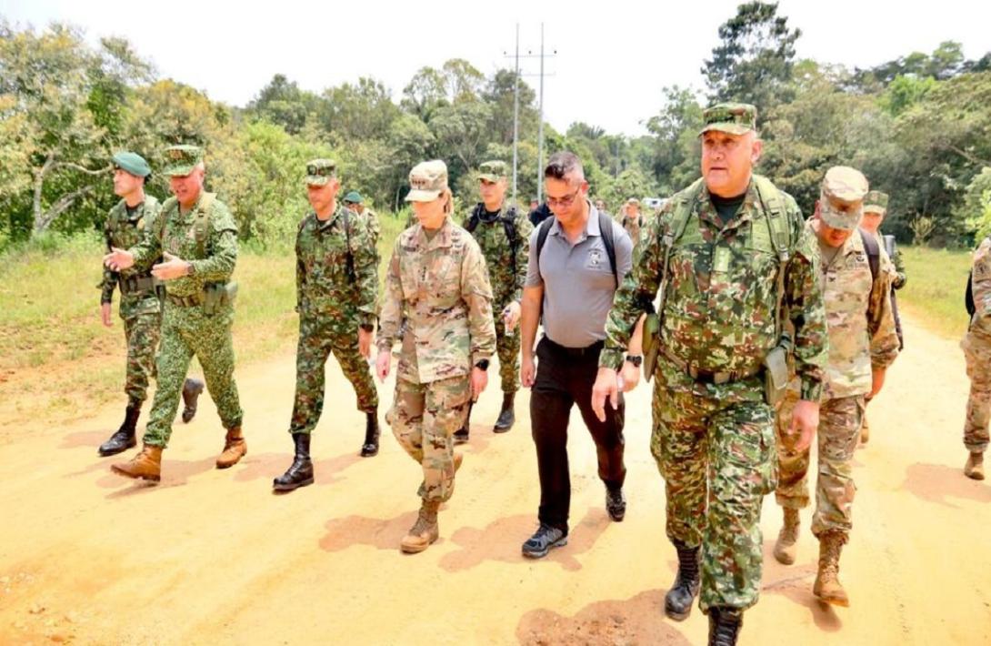 general-laura_j._richardson-visito-la-macarena-meta-para-conoce-_avances-en-la-lucha-contra-la-deforestacion.jpg