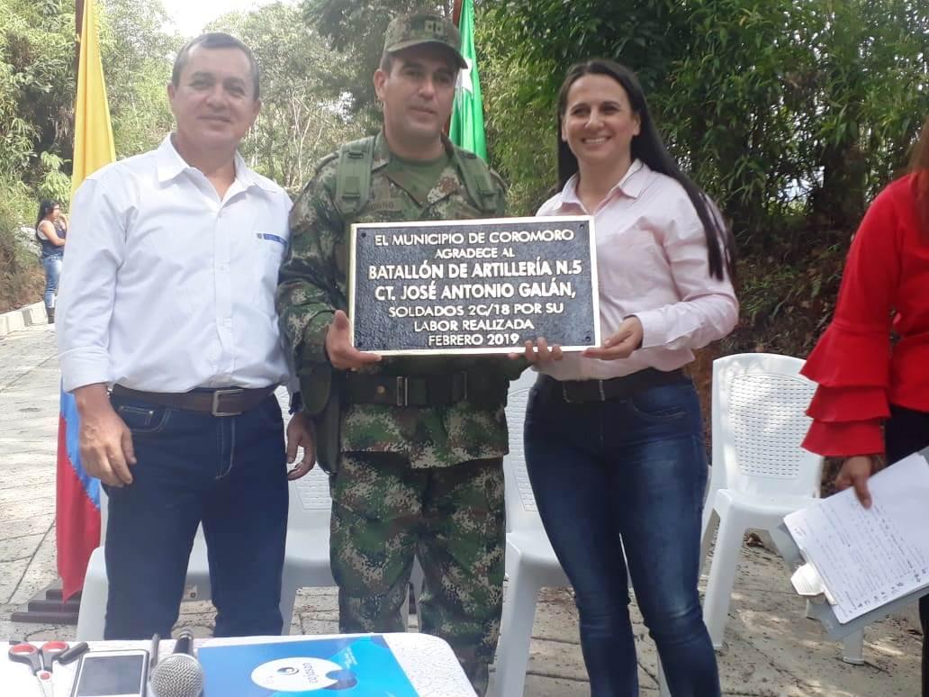 soldados_br5_construyen_placas_huellas_en_coromoro_santander_3.jpeg